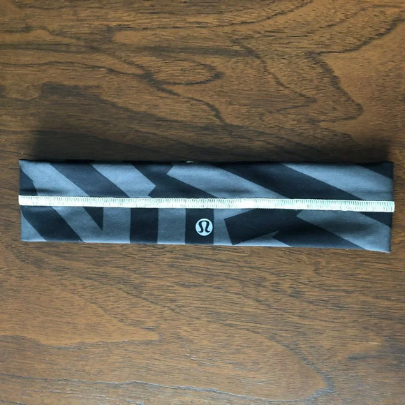 Lululemon Micropillow Tab Socks M/L + Athletica Training BlkGrey Headband Sz OS - Picture 2 of 7